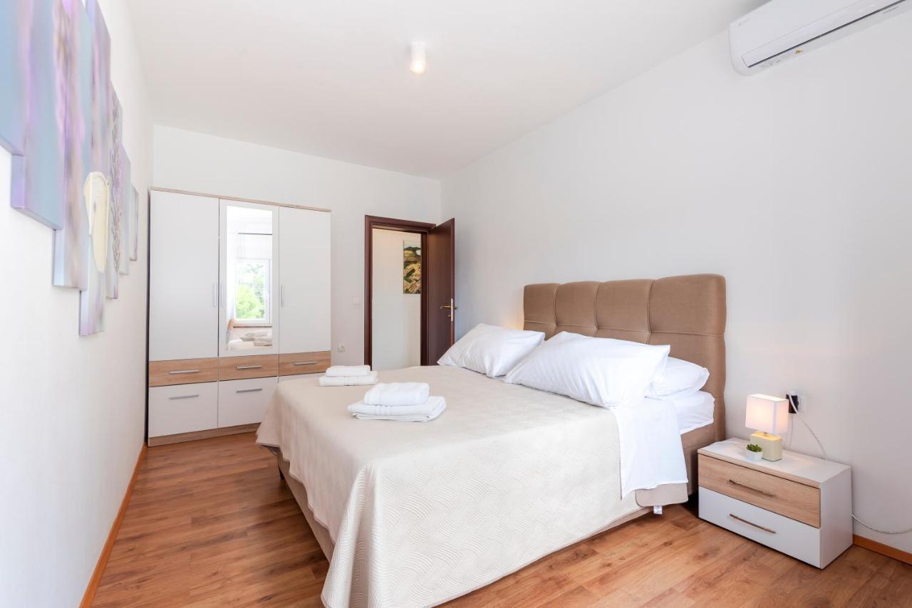 Villa Plenca - Heated Pool ! *